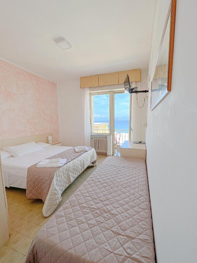 Hotel Ambassador Лайгуэлья Экстерьер фото